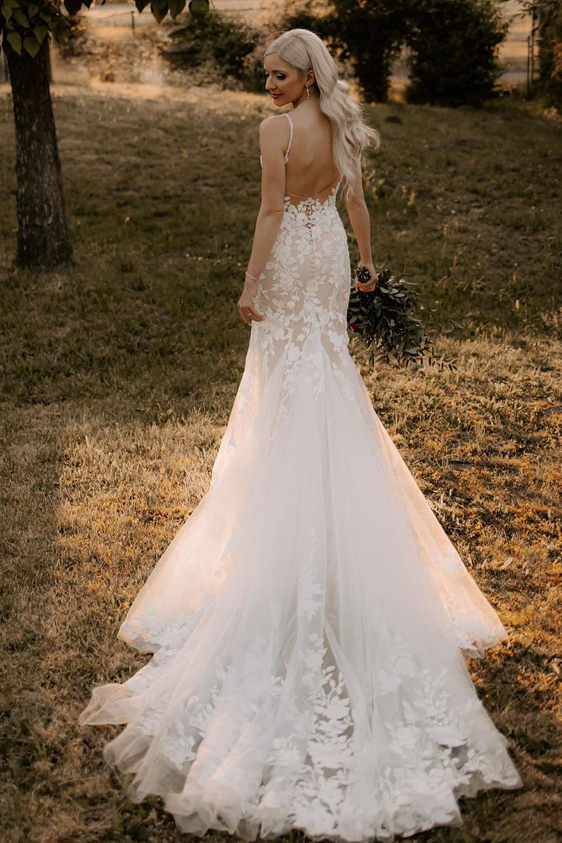 Charming Mermaid V-Neck Tulle Wedding Dress with Appliqué Detail