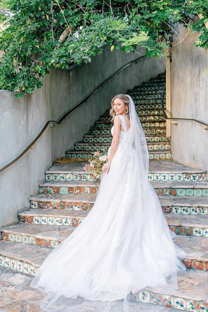 Vintage A-Line Wedding Dress with Spaghetti Straps and Tulle Appliques