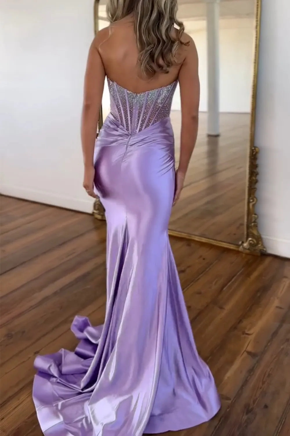 Elegant Lavender Satin Mermaid Prom Dress with Scoop Neck and Beading