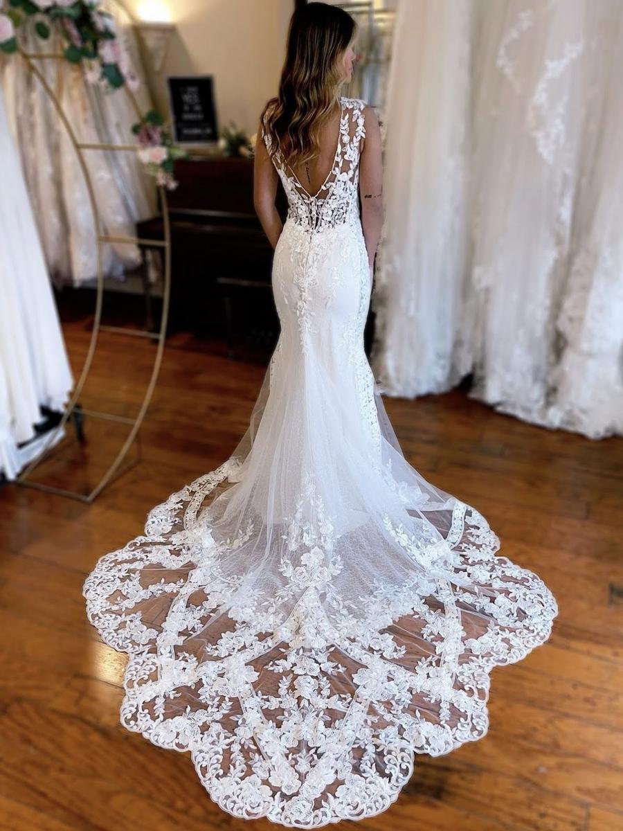 Mermaid V-Neck Wedding Dress with Long Sleeves and Appliqué Details