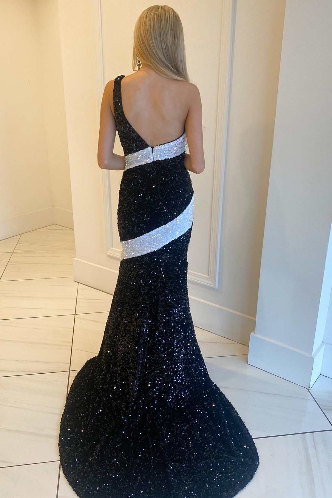 Elegant Black and White Sequin One-Shoulder Mermaid Prom Gown