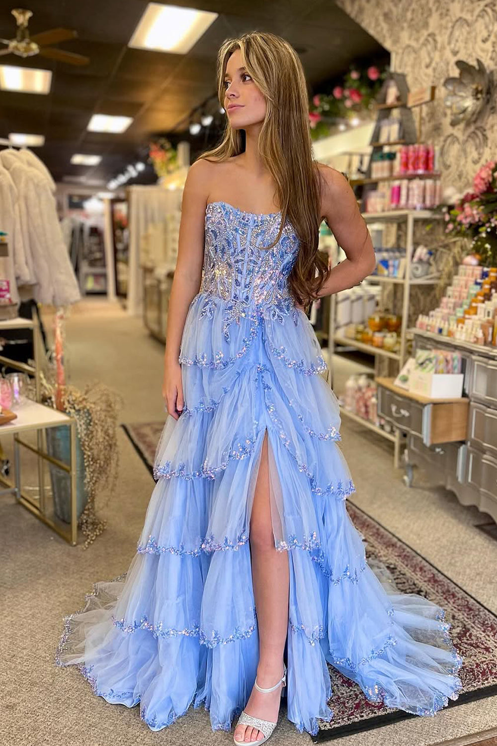 Elegant Red Tulle A-Line Tiered Prom Dress with Scoop Neck and Beading