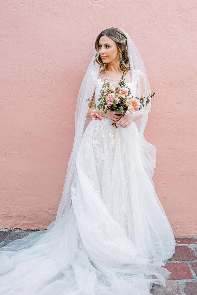 Vintage A-Line Wedding Dress with Spaghetti Straps and Tulle Appliques