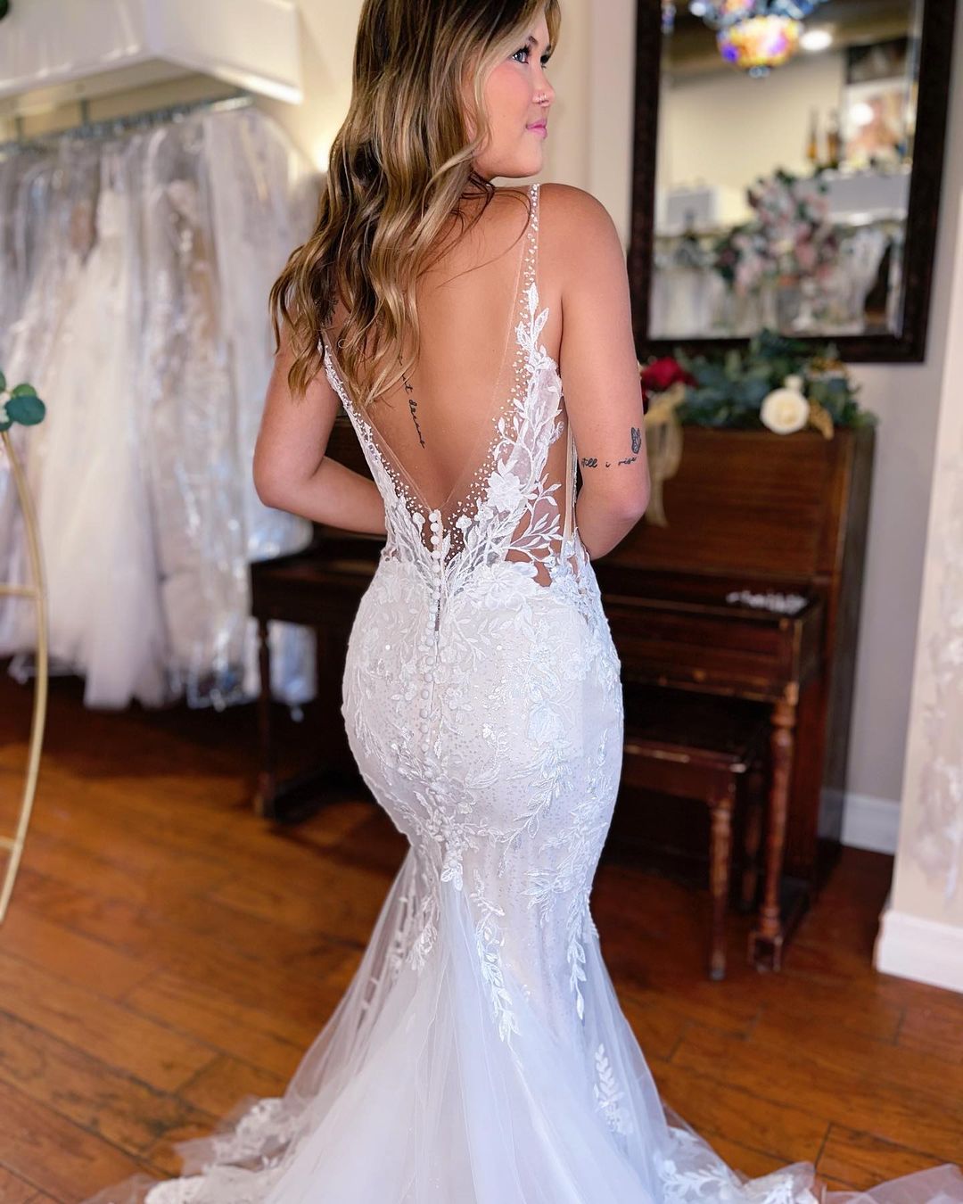 Elegant Mermaid V Neck Lace Wedding Dresses with Appliques LD062521