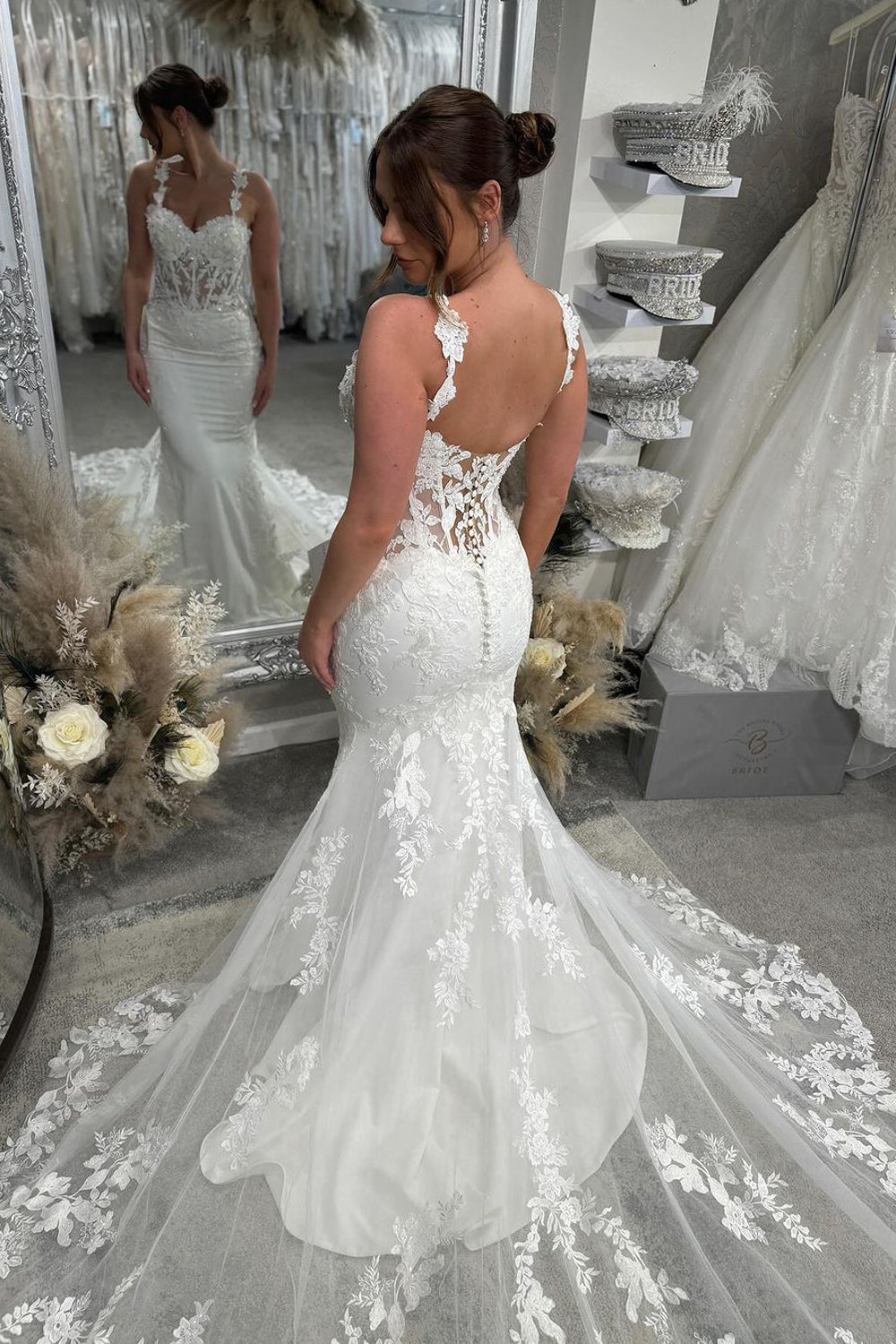 Romantic Mermaid V-Neck Lace Wedding Dress with Appliques - Beach Bride Dress