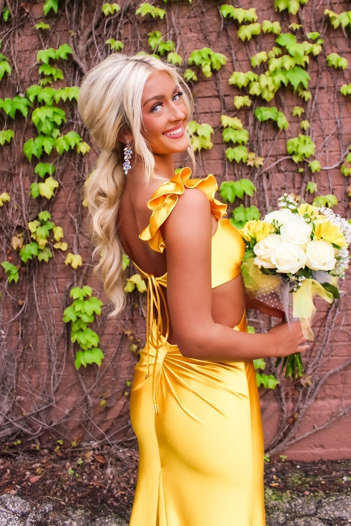 Violet | Off-the-Shoulder Flutter Sleeve Fitted Cutout Mermaid Gown