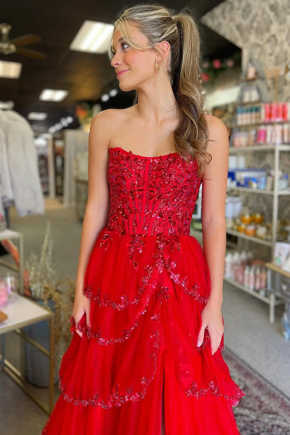 Elegant Red Tulle A-Line Tiered Prom Dress with Scoop Neck and Beading