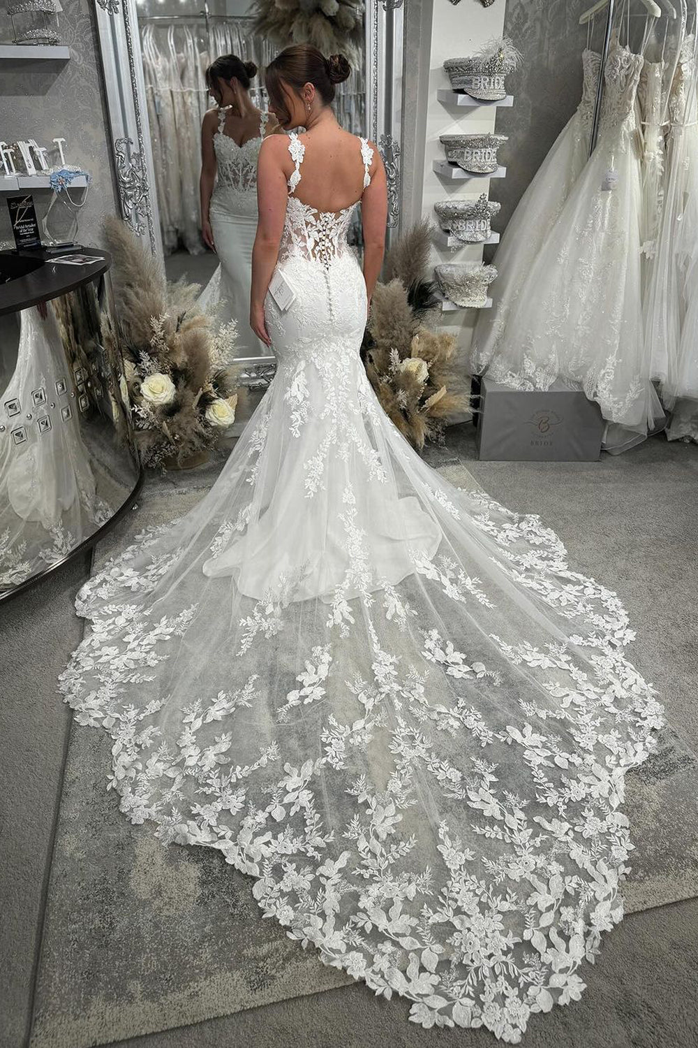 Romantic Mermaid V-Neck Lace Wedding Dress with Appliques - Beach Bride Dress