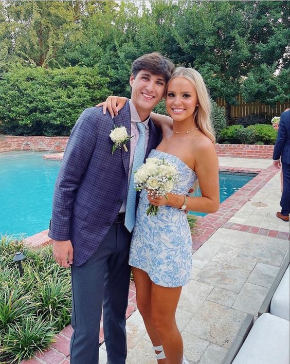 Amaryllis | Strapless Sheath Short Homecoming Dress