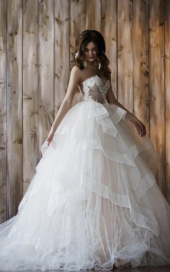Floral Lace Boho A-Line Wedding Dress with Sweetheart Neckline and Court Train