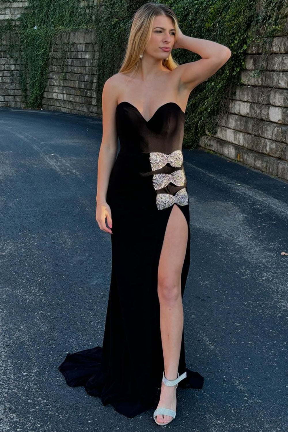 Elegant Mermaid Sweetheart Black Elastic Satin Prom Dress with Beading and Bow
