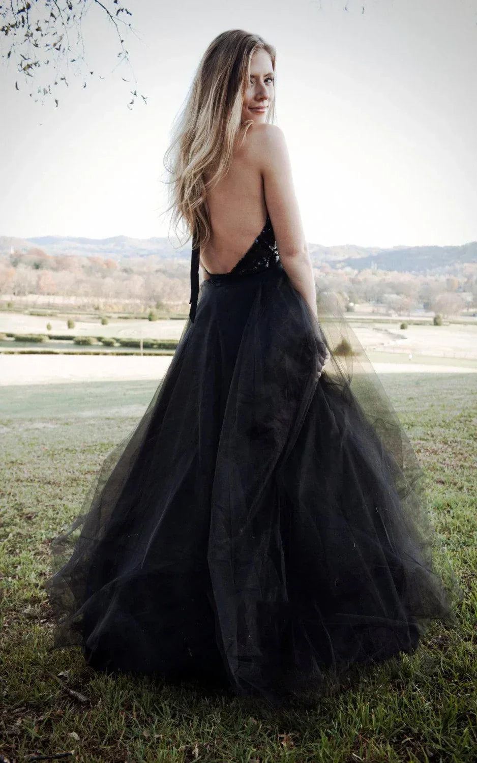 Sexy Black Halter Backless Tulle Wedding Dress with Sequins