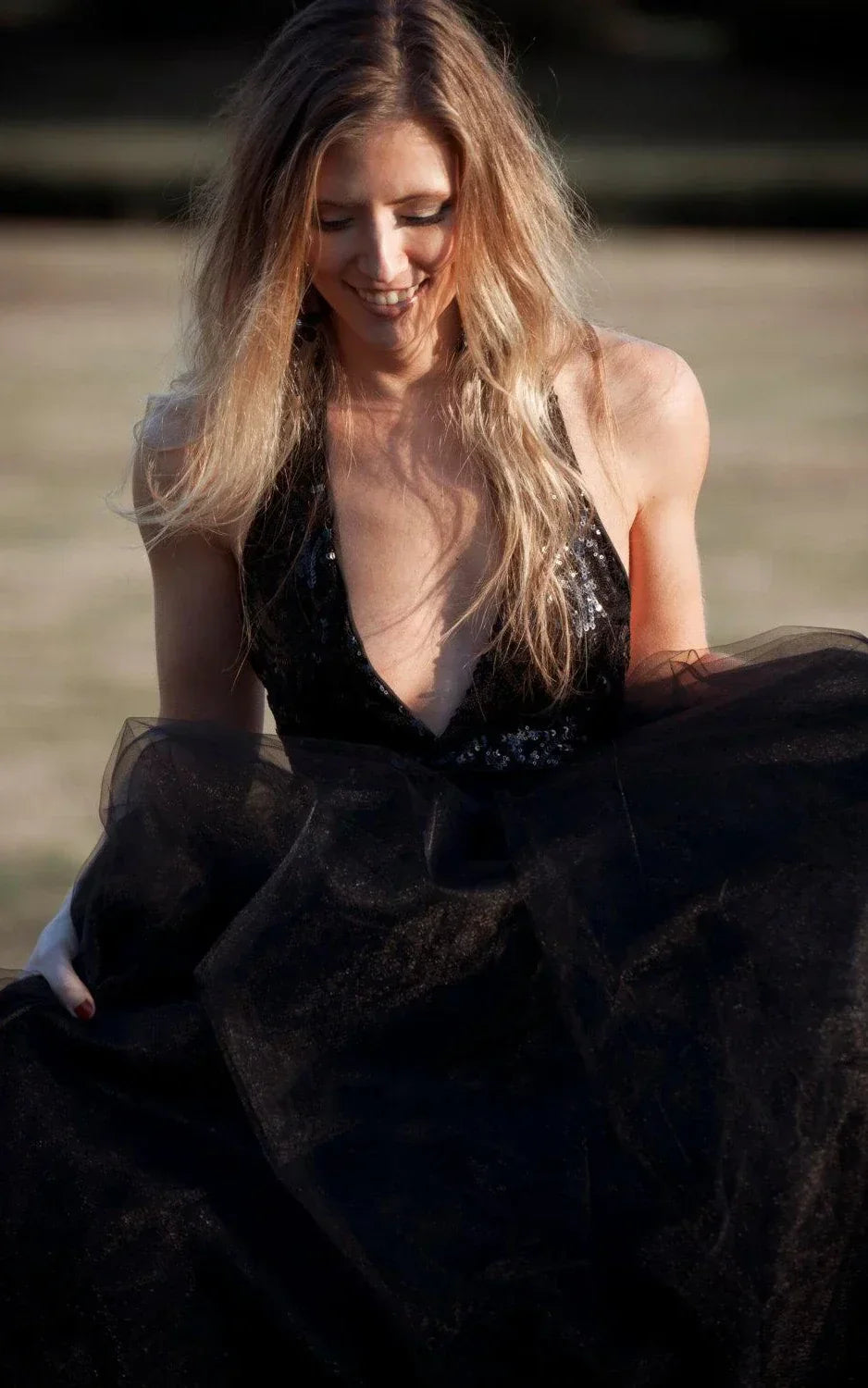Sexy Black Halter Backless Tulle Wedding Dress with Sequins