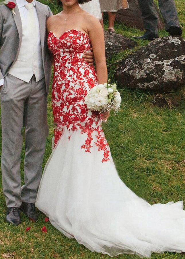 Sweetheart Sleeveless Mermaid Wedding Dress with White-Red Lace Appliques