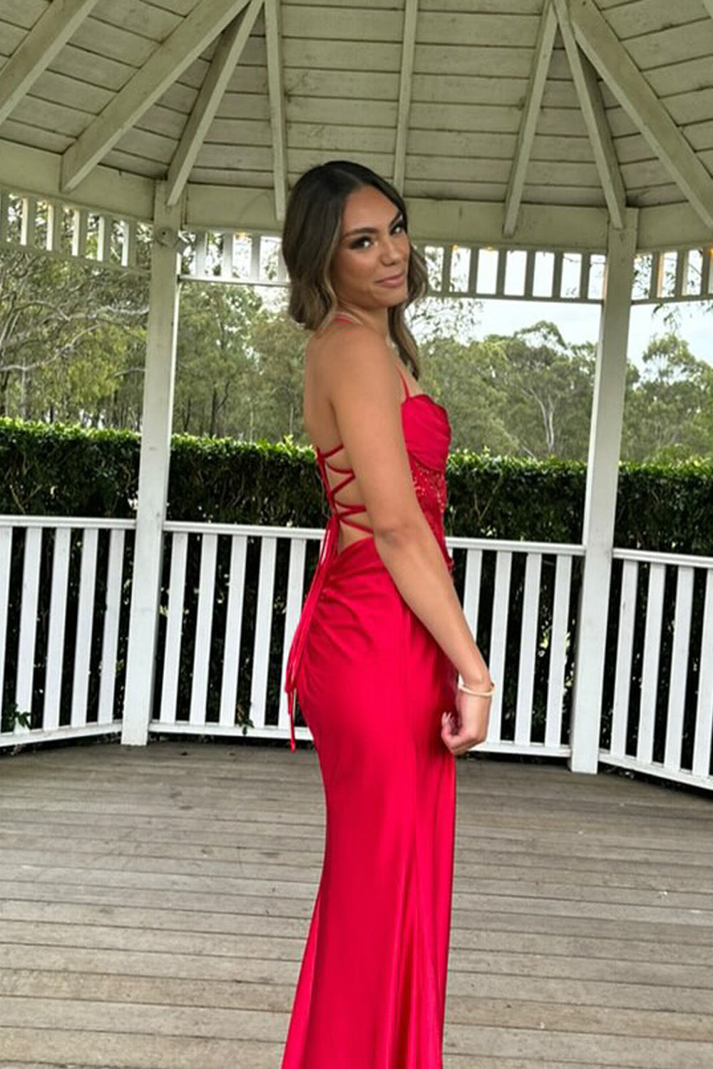 Charming Mermaid Red Satin Prom Dress with Sweetheart Neckline and Appliques