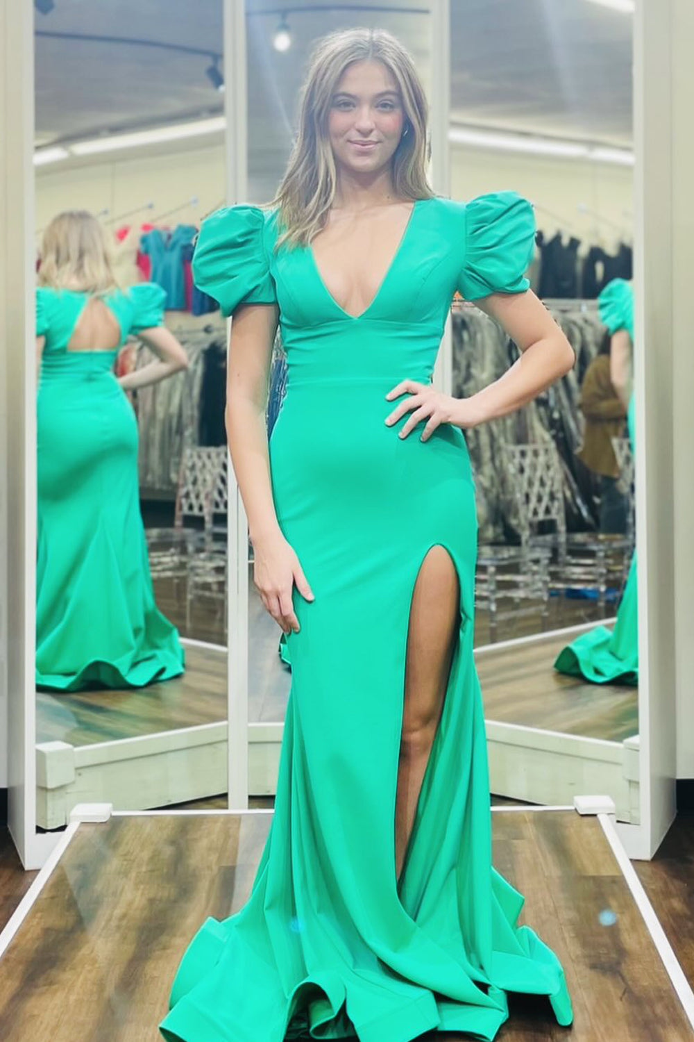 Vivienne | Elegant V-Neck Green Satin Sheath Long Prom Evening Dress