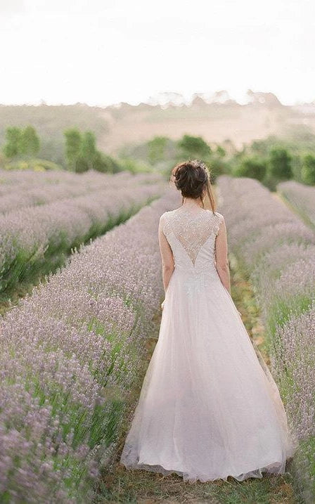 Sleeveless Jewel Neck Long Tulle Wedding Dress with Beading