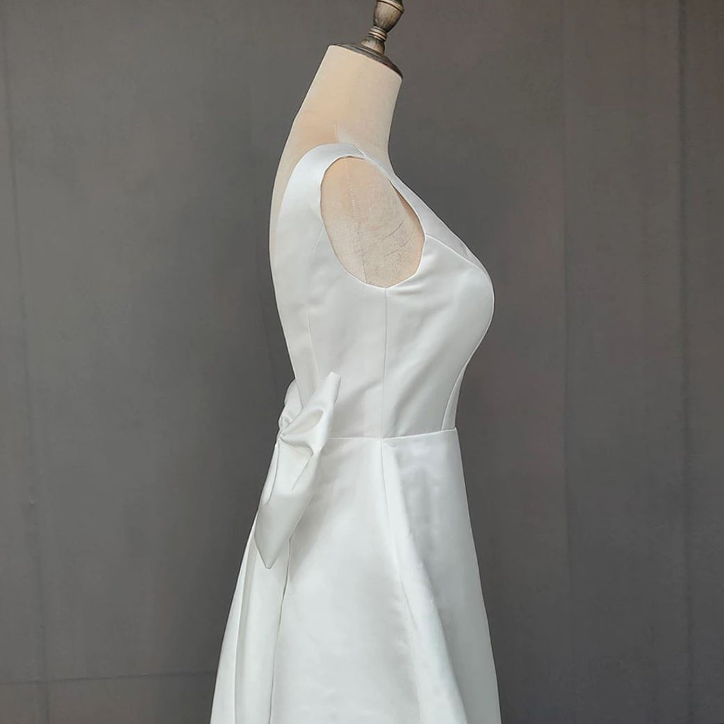 Karelia | Short A-Line Satin Wedding Dress with V-Neck and Large Bow