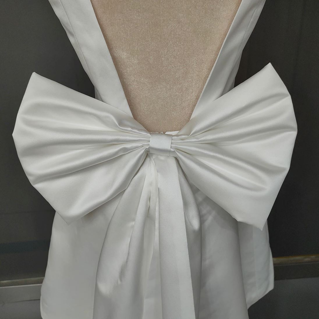 Karelia | Short A-Line Satin Wedding Dress with V-Neck and Large Bow